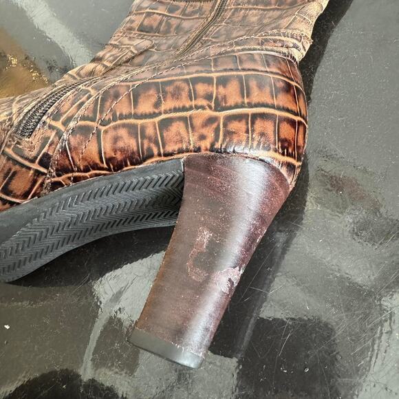 Brown heeled crocodile boots - Picture 8 of 8
